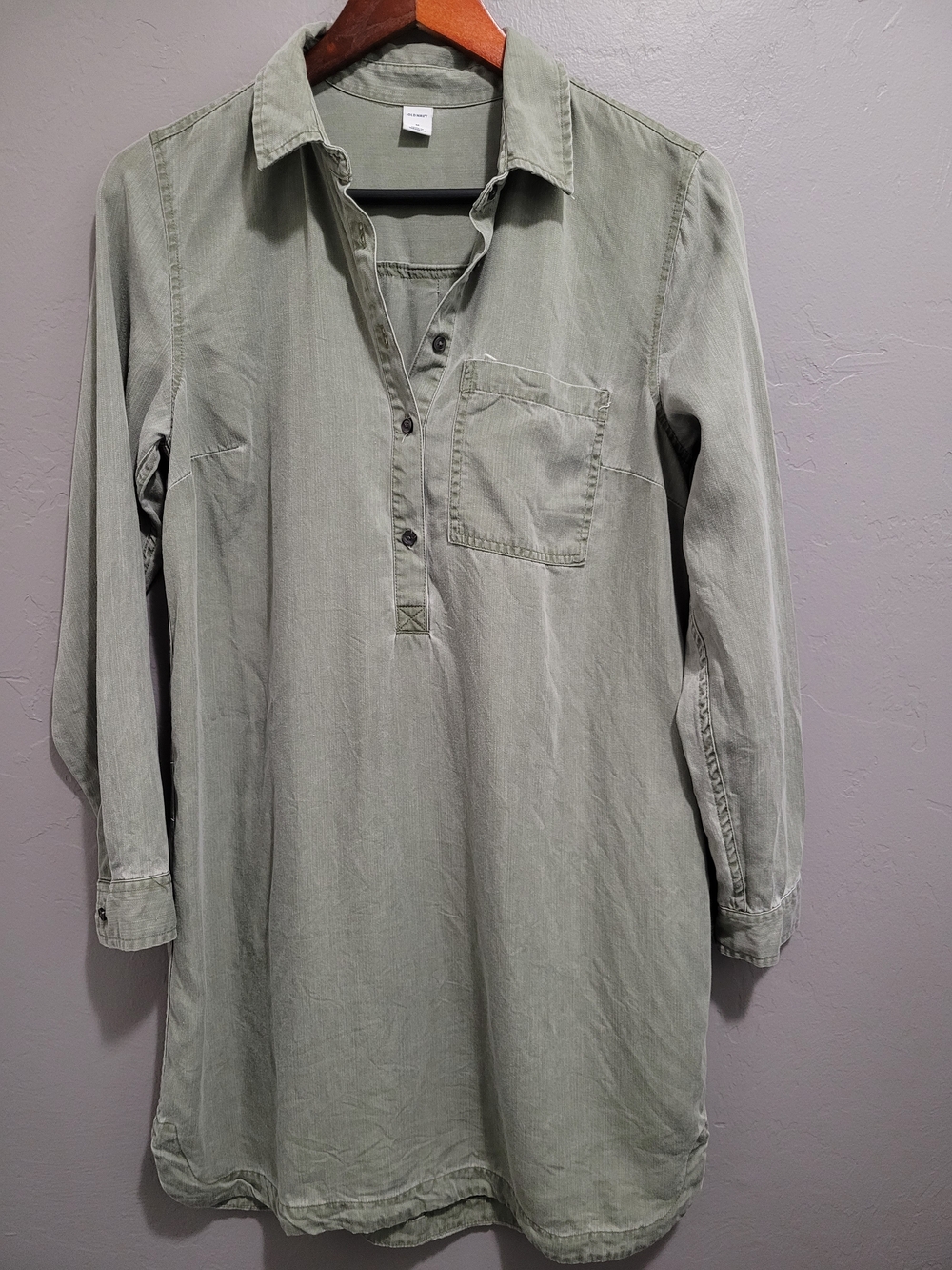 Old Navy medium 100% tencel camp shirt dress sage green long sleeve knee length